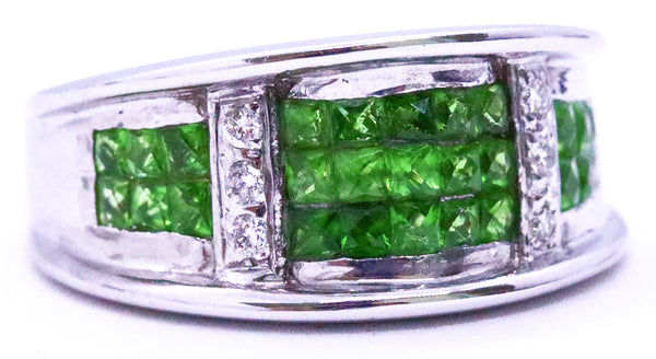 EARRINGS & RING 18 KT SET WITH 4.41 Cts OF TSAVORITE GARNET AND DIAMONDS