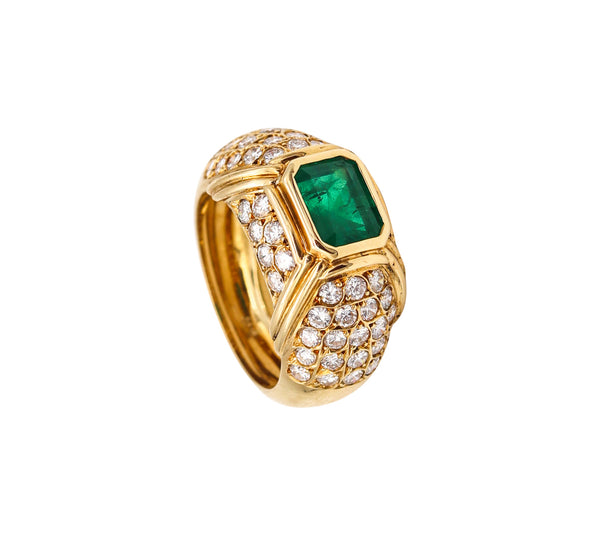 *Classic Ring In 18Kt Yellow Gold With 3.11 Cts in Colombian Emerald & Diamonds