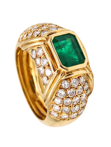 *Classic Ring In 18Kt Yellow Gold With 3.11 Cts in Colombian Emerald & Diamonds