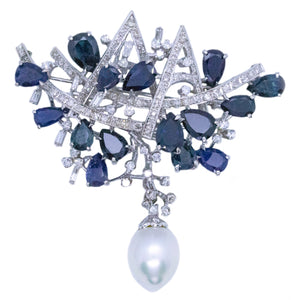 RETRO 18 KT BROOCH PENDANT WITH 24.43 Cts OF DIAMONDS, SAPPHIRES AND SAUCI PEARL