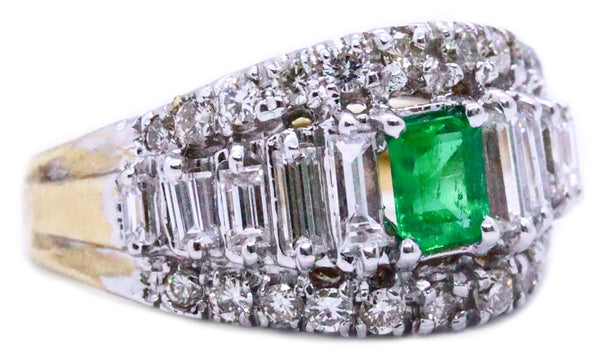 CLASSICAL 2.30 CTS DIAMONDS 14 KT RING WITH A COLOMBIAN EMERALD
