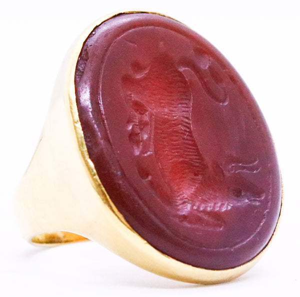 ANCIENT CARNELIAN INTAGLIO SEAL MOUNTED IN A 18 KT GOLD RING