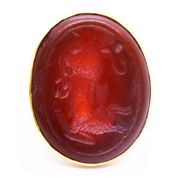 ANCIENT CARNELIAN INTAGLIO SEAL MOUNTED IN A 18 KT GOLD RING