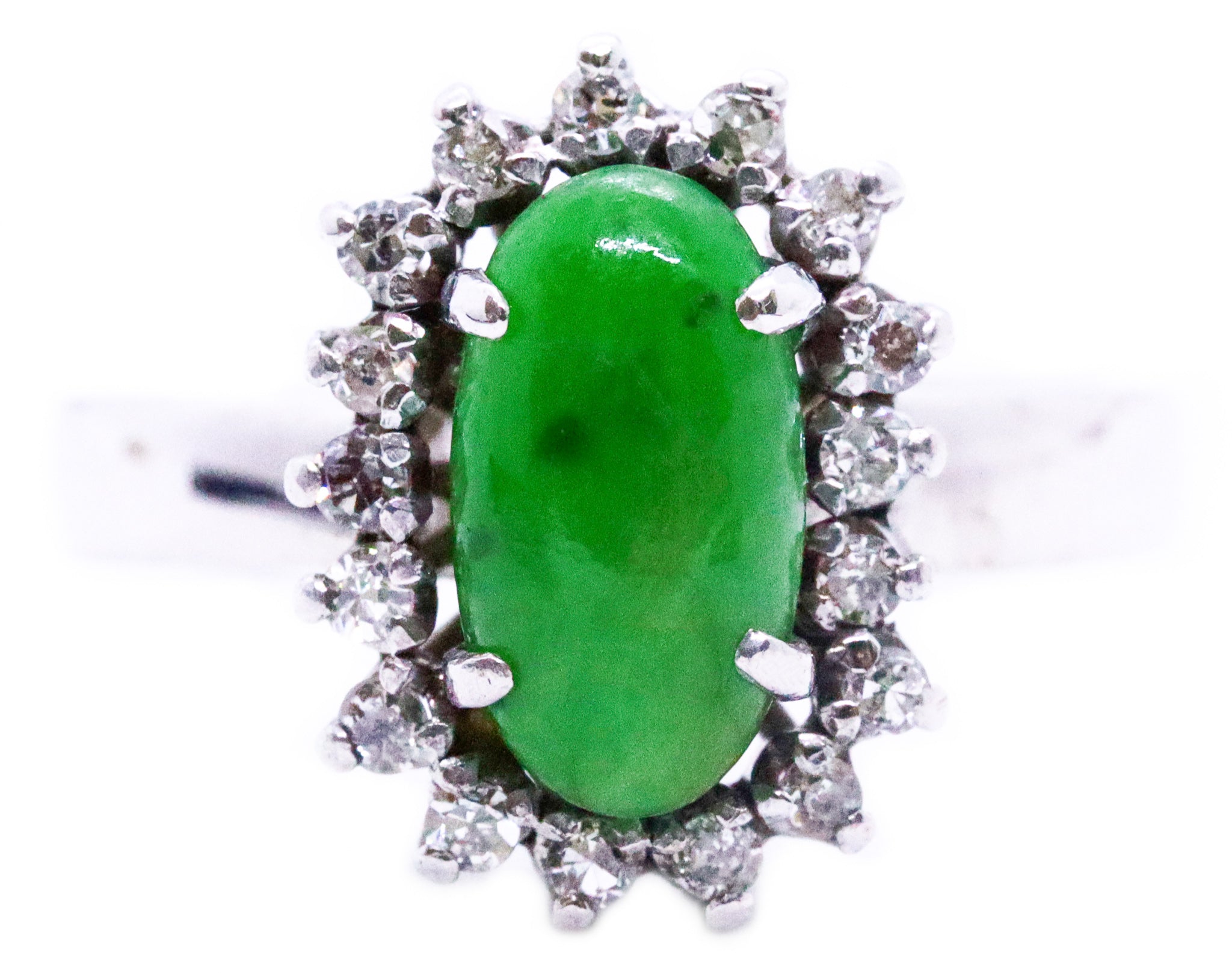 VINTAGE RING IN 18 KT WITH 3.09 Cts OF JADEITE JADE CABOCHON & DIAMONDS.