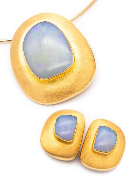 BURLE MARX & BRUNO GUIDI 18 KT GOLD EARRING AND PENDANT SET WITH 45 Cts OF OPALS