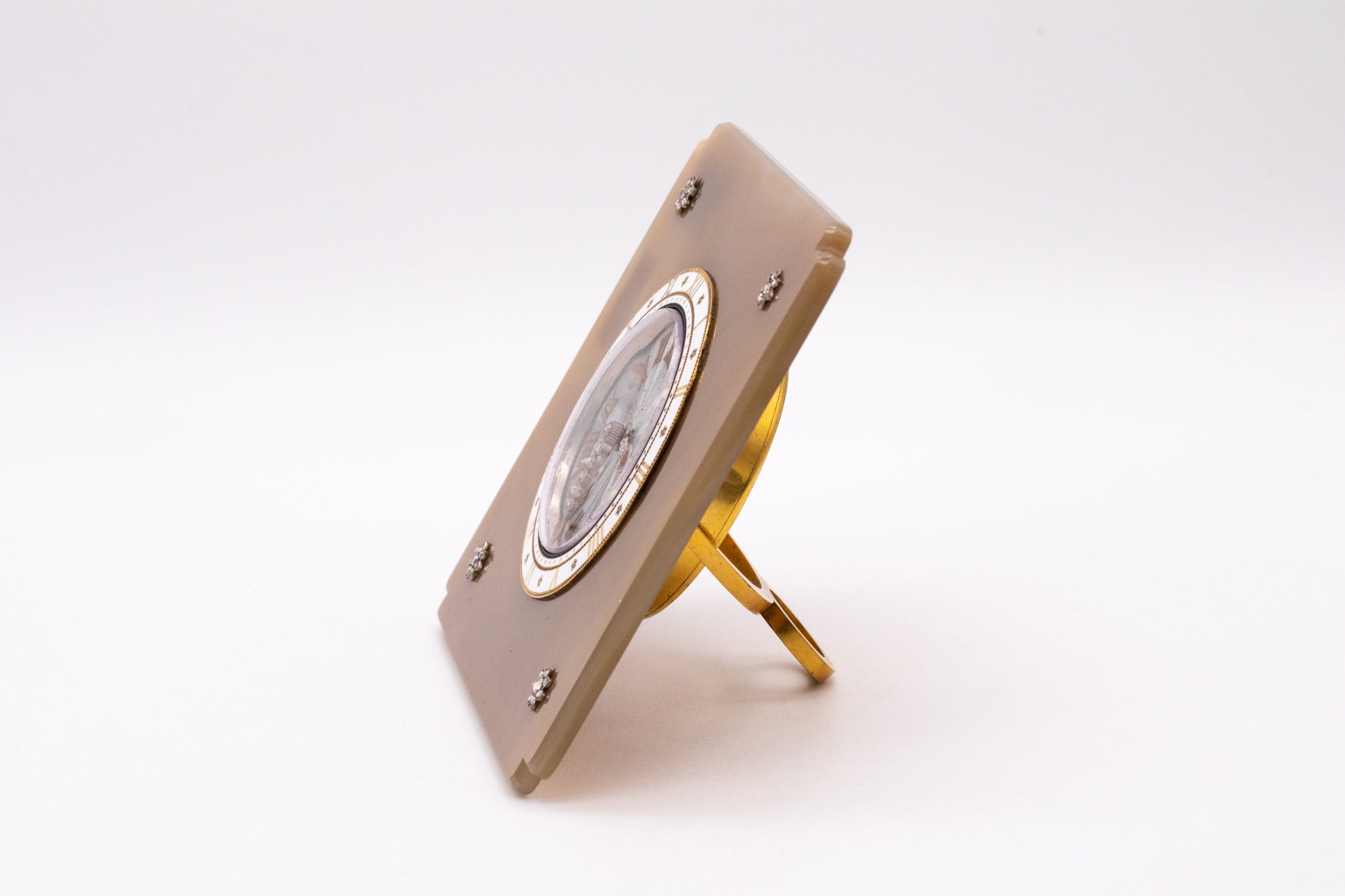 Cartier 1935 Paris rare Art deco desk clock in 18 kt gold with