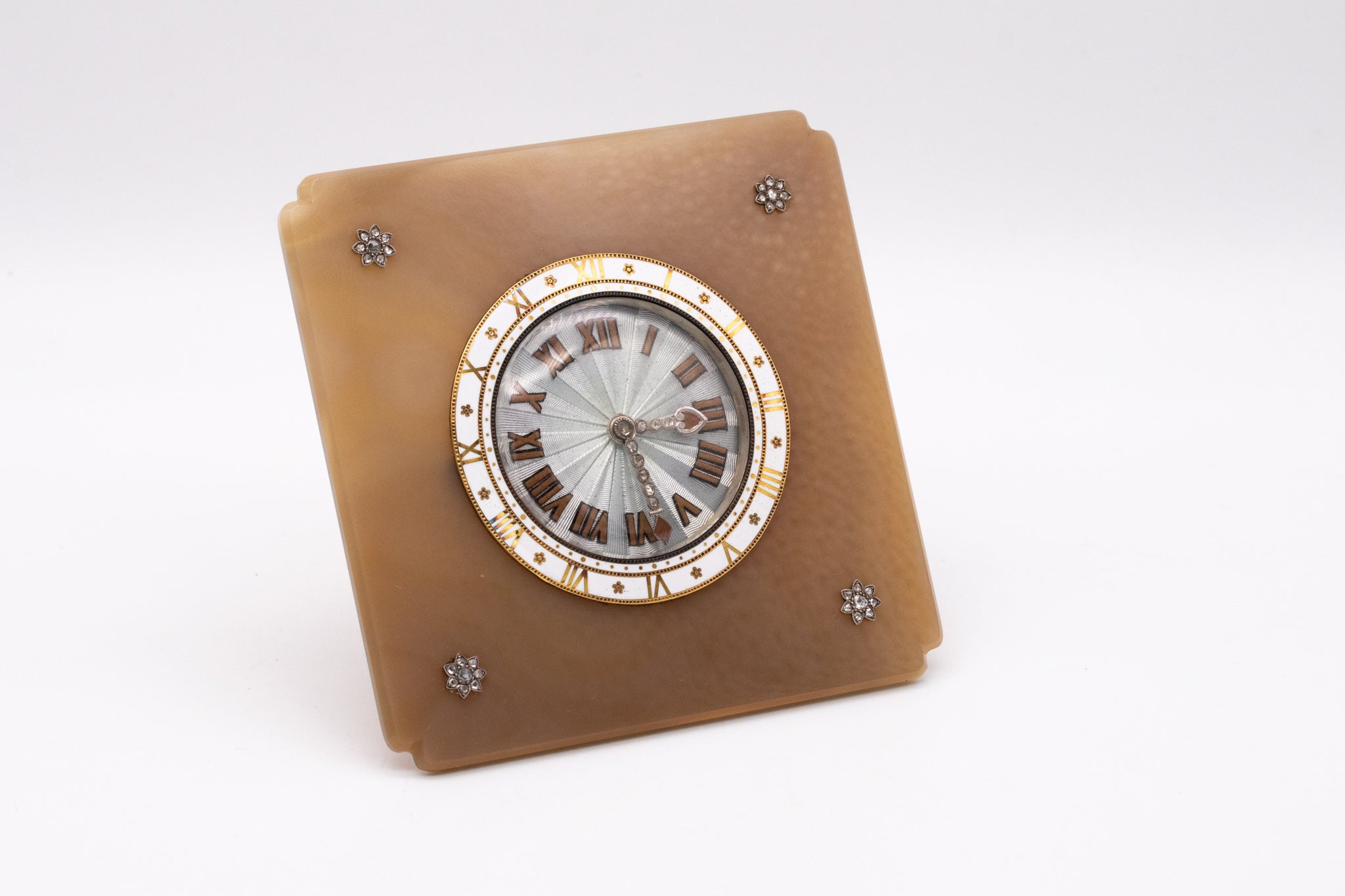 Cartier 1935 Paris rare Art deco desk clock in 18 kt gold with