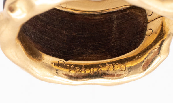 *Van Cleef & Arpels 1967 Paris iconic ring band in 18 kt yellow gold with carved wood