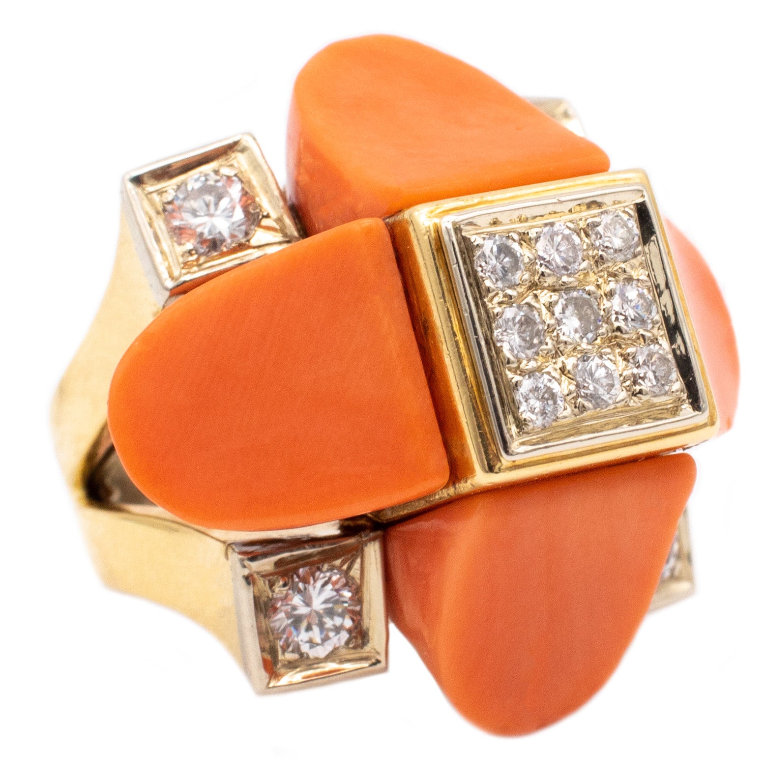 *Mid-century 1960 geometric cocktail ring in 18 kt gold with diamonds & coral