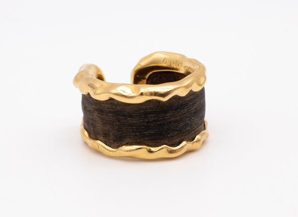 *Van Cleef & Arpels 1967 Paris iconic ring band in 18 kt yellow gold with carved wood