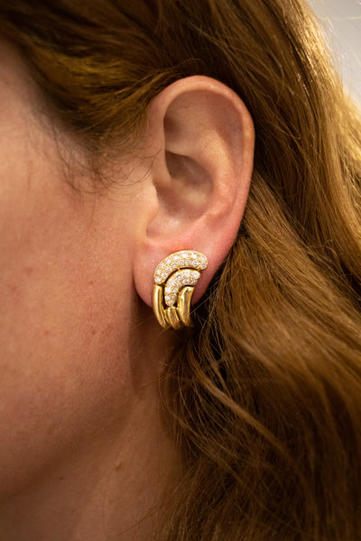 *Boucheron 1970 Paris modernism clip-earrings in 18 kt yellow gold with 2.20 cts of VS diamonds