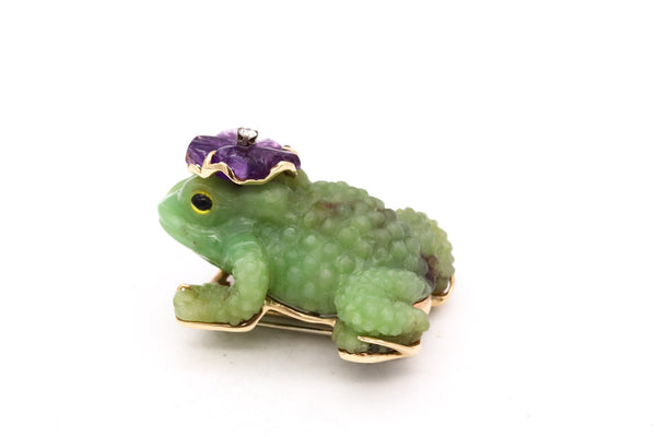 *Trianon 18 kt Frog brooch carved in green nephrite with diamond & carved amethyst
