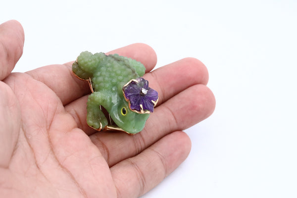 *Trianon 18 kt Frog brooch carved in green nephrite with diamond & carved amethyst