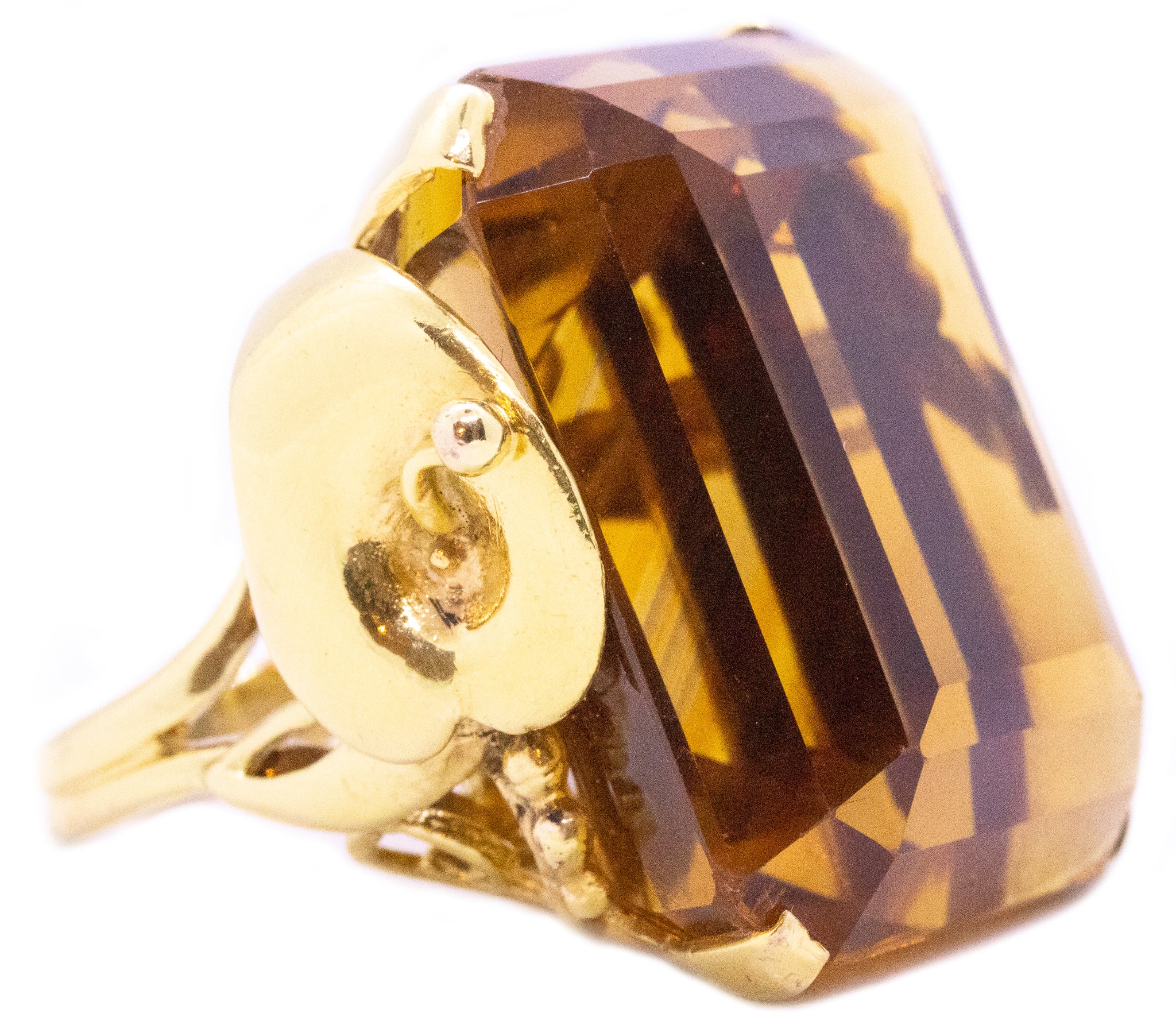 STATEMENT 18 KT MASSIVE RING WITH A 113.53 Cts MADEIRA ORANGE CITRINE