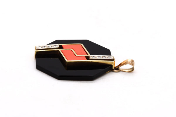 *Modernism 1970’s octagonal pendant in 18 kt yellow gold with VS diamonds coral & onyx
