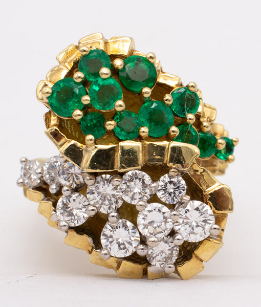 Modernist 1970 Bold Cocktail Ring In 18Kt With 3.15 Cts Of Diamonds And Emeralds