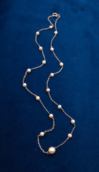 Art Deco 1930 Stations Necklace Chain In Platinum With 18 Natural White Round Pearls