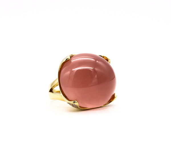 *Kara Ross Large Cocktail ring in 18 kt yellow gold with 53.92 Ctw in diamonds & pink quartz