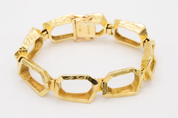 *Ed Wiener 1970 New York hammered 18 kt yellow gold bracelet with geometric links