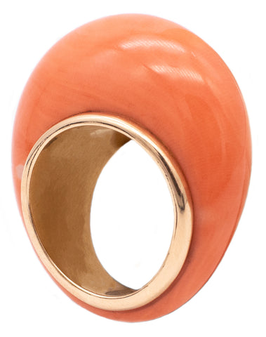 RETRO 1970 MODERNIST 14 KT YELLOW GOLD RING WITH SALMON CORAL