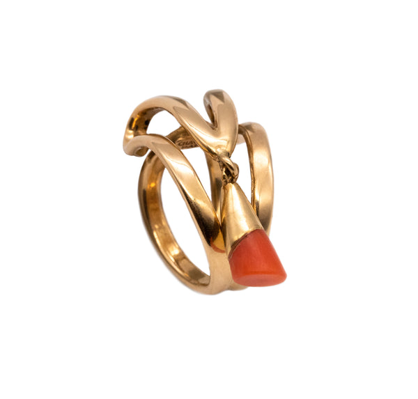 *Chaumet 1970 Paris 18 kt yellow gold kinetic ring with red coral dangling