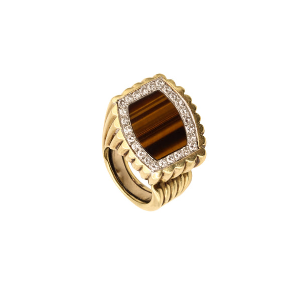 *La Triomphe sculptural retro ring in 18 kt gold with diamonds and Tiger Eye
