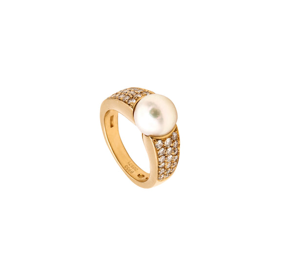 *Boucheron Paris 18 kt gold ring with VS diamonds and Akoya round white pearl