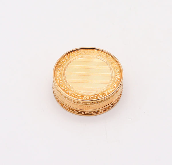 +French 1798-1809 Neoclassical Louis XVI Round Snuff Box In Labrated 18Kt Yellow Gold