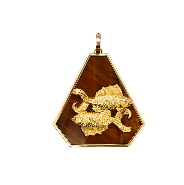 *French 1960 Pisces Zodiac large pendant in 18 kt yellow gold with tiger's eye