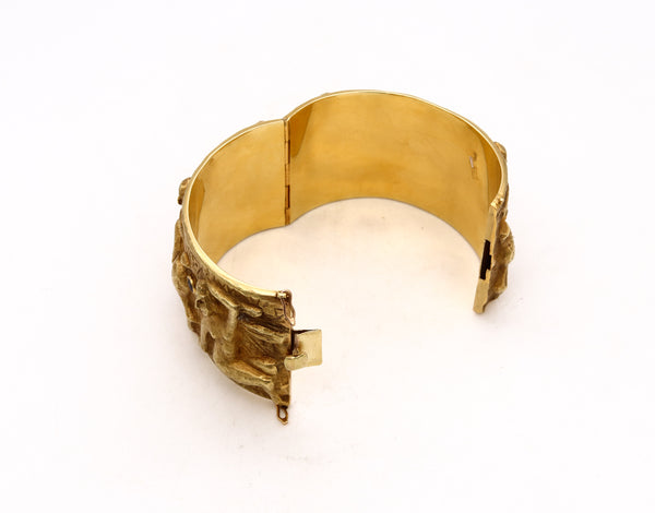 *Arrigo & Olga Finzi 1960 Milan modernist sculptural repousse bangle in 18 kt gold