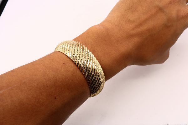 *Tiffany & Co. France 1960 by L’Enfant rare 18 kt gold mesh bracelet bangle