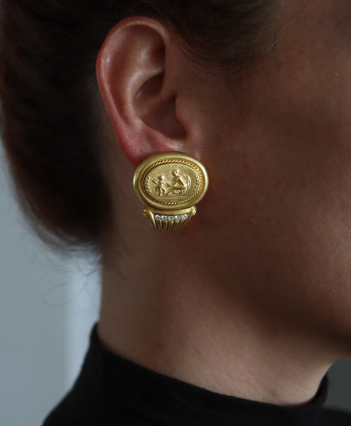 SeidenGang Roman Revival Classic Earrings In 18Kt Yellow Gold With VS Diamonds