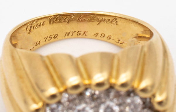 VAN CLEEF & ARPELS 1960'S TARTELETTE RING IN 18 KT GOLD & PLATINUM 1.14 Ctw VVS DIAMONDS