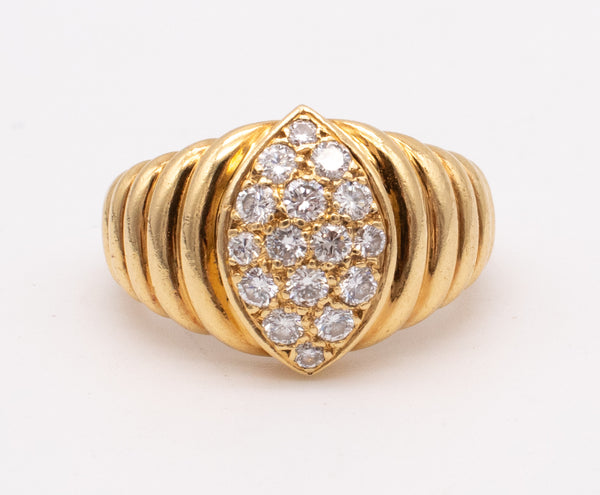 VAN CLEEF & ARPELS PARIS 18 KT GOLD SCALLOPED ALMOND RING WITH VVS DIAMONDS