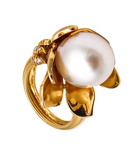 -Julius Cohen Cocktail Ring In 18Kt Gold With Diamonds And A 15 mm South Sea Pearl