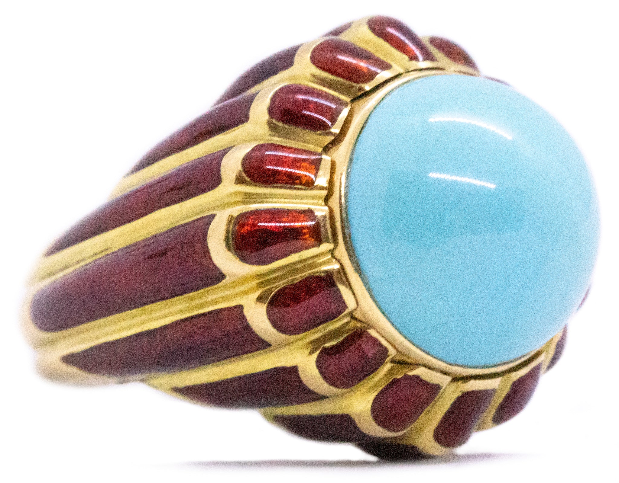 *David Webb 1970 New York Enameled cocktail ring in 18 kt gold with 35 cts Sleeping Beauty Turquoise