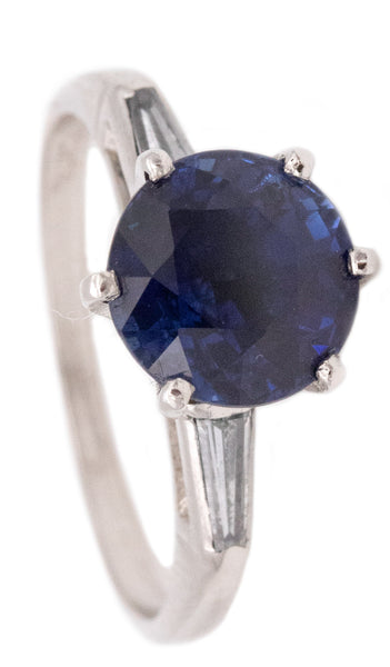 *Art-Deco 1940 platinum engagement ring with 3.64 Ctw in diamonds and sapphire