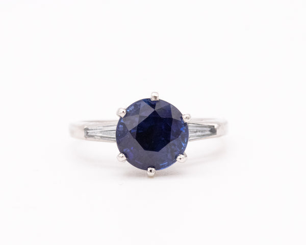 *Art-Deco 1940 platinum engagement ring with 3.64 Ctw in diamonds and sapphire