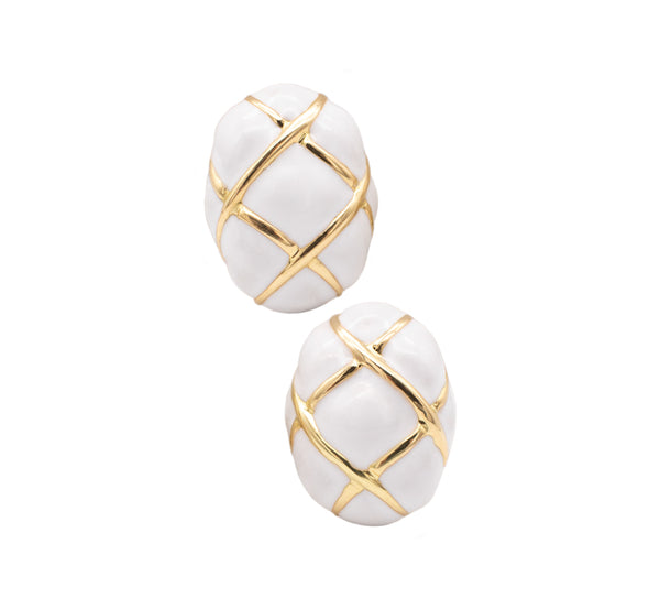 TIFFANY & CO. 1970'S VINTAGE QUILTED EARRINGS IN 18 KT GOLD WITH WHITE ENAMEL