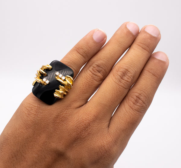 CHAUMET 1960 PARIS RETRO SCULPTURAL RING IN 18 KT GOLD WITH DIAMONDS & ONYX