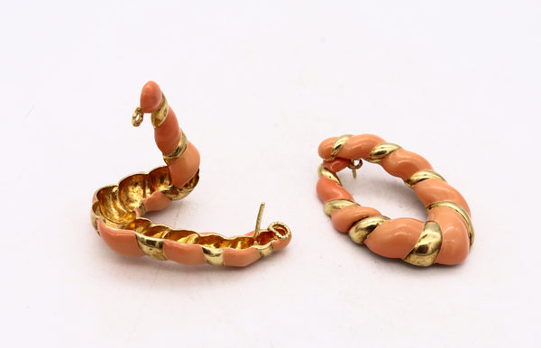 French 1970 Modernism Clip Hoop Earrings In Solid 18Kt Yellow Gold With Coral Enamel