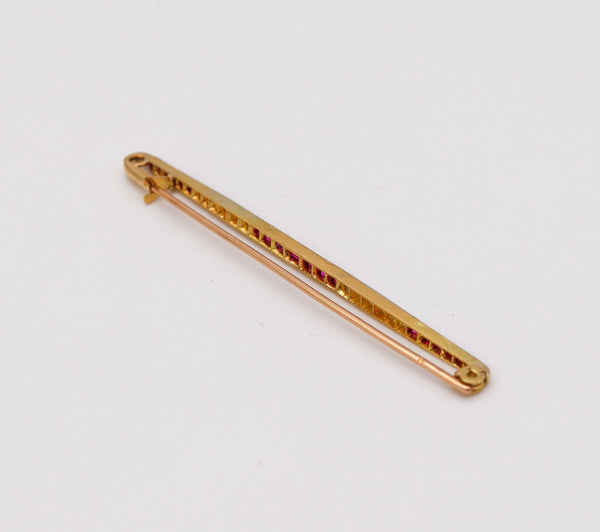 French 1920 Art Deco Bar Brooch In 18Kt Gold With 2.93 Cts In Burmese Rubies And Diamonds