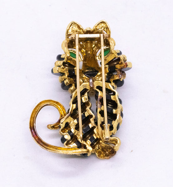 FRED OF PARIS 18 KT GOLD LION BROOCH PENDANT WITH ONYX