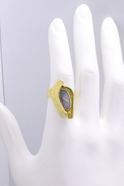 ED WIENER VINTAGE 18 KT YELLOW GOLD RING WITH NATURAL OPAL