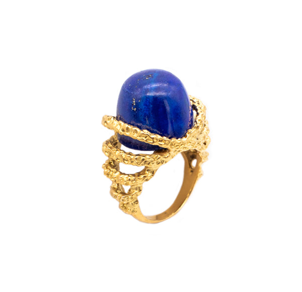 *Gubelin 1960 Swiss mid-century modernist textured ring in 18 kt yellow gold with lapis lazuli