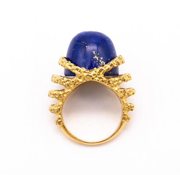 *Gubelin 1960 Swiss mid-century modernist textured ring in 18 kt yellow gold with lapis lazuli