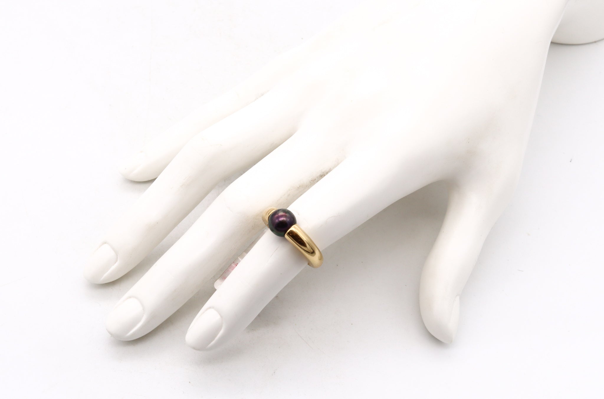 Cartier 1994 Paris La Bague Perla Ring In 18Kt Yellow Gold