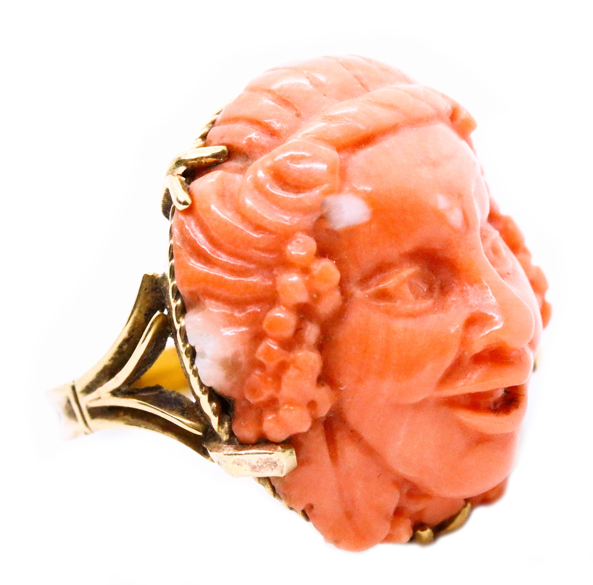 ITALIAN XIX CENTURY 18 KT RING WITH CORAL CARVING OF BACCHUS
