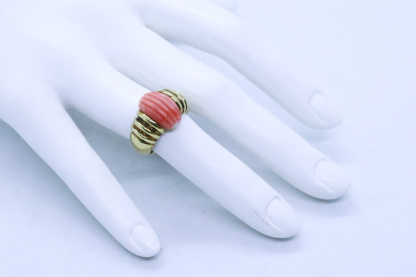 ALMOND SHAPE RED CORAL 18 KT RETRO RING