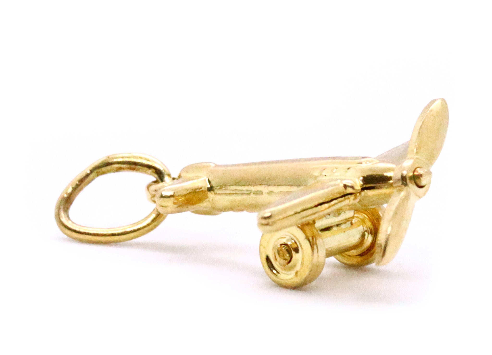 CUTE 14 KT GOLD CHARM PENDANT OF AN AIRPLANE